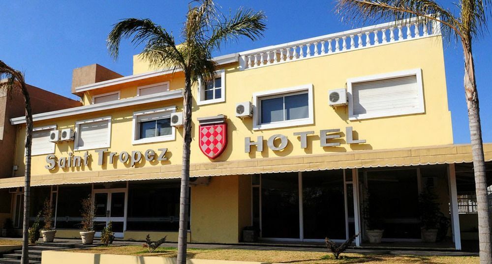 Hotel Saint Tropez Вилья-Карлос-Пас Экстерьер фото